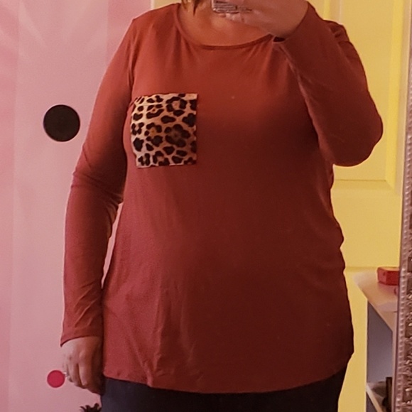 Rust Color Top, Leopard pocket - Picture 4 of 4